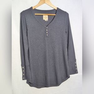 Chaser Black Waffle Weave Sz L Long Sleeve V-Neck Top Metal Buttons